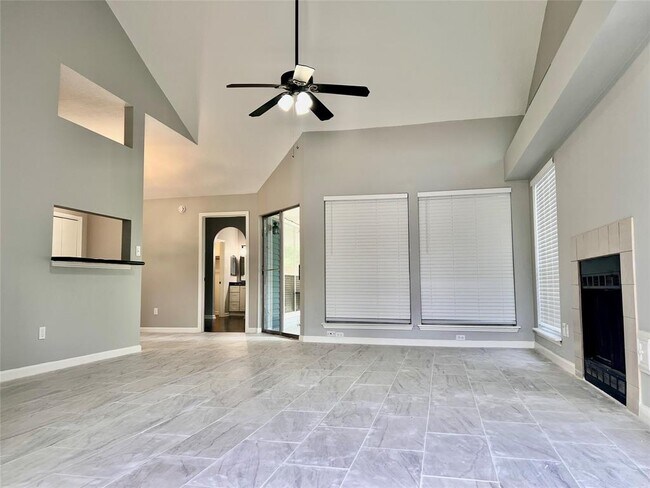 Building Photo - 15543 Scenic Haven Dr