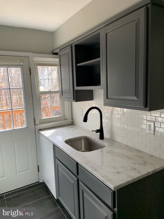 Building Photo - 8125 Clyde Bank Rd