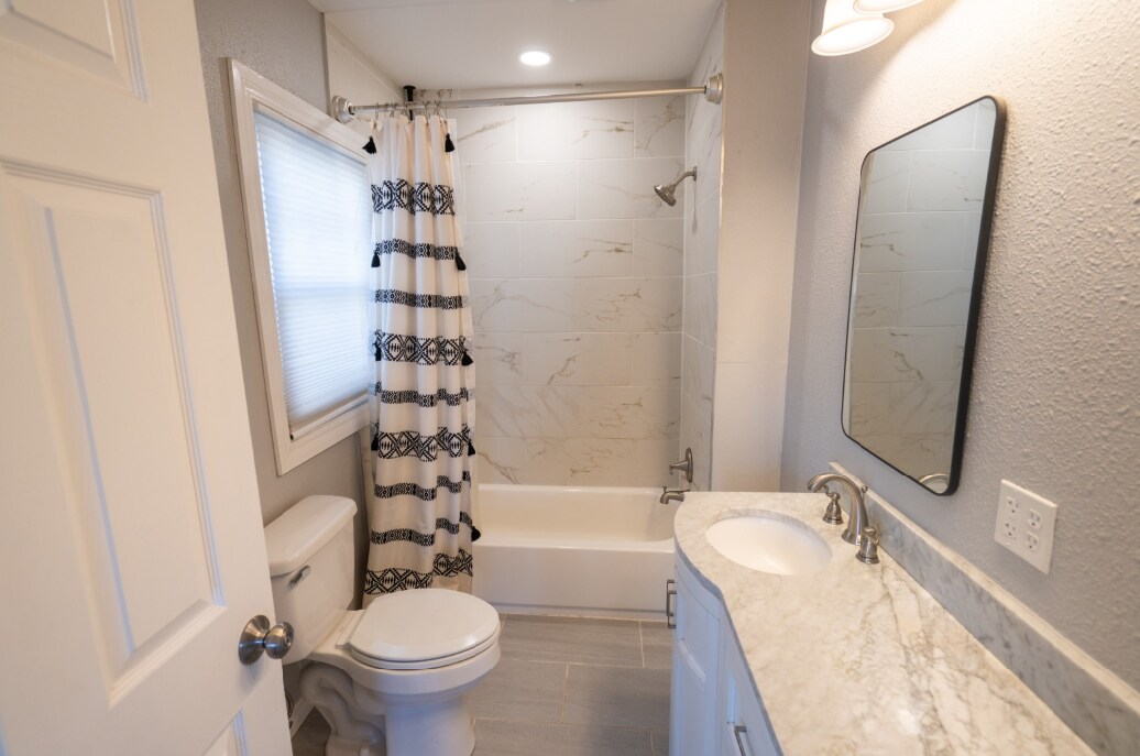 Building Photo - 2208 E 13th St