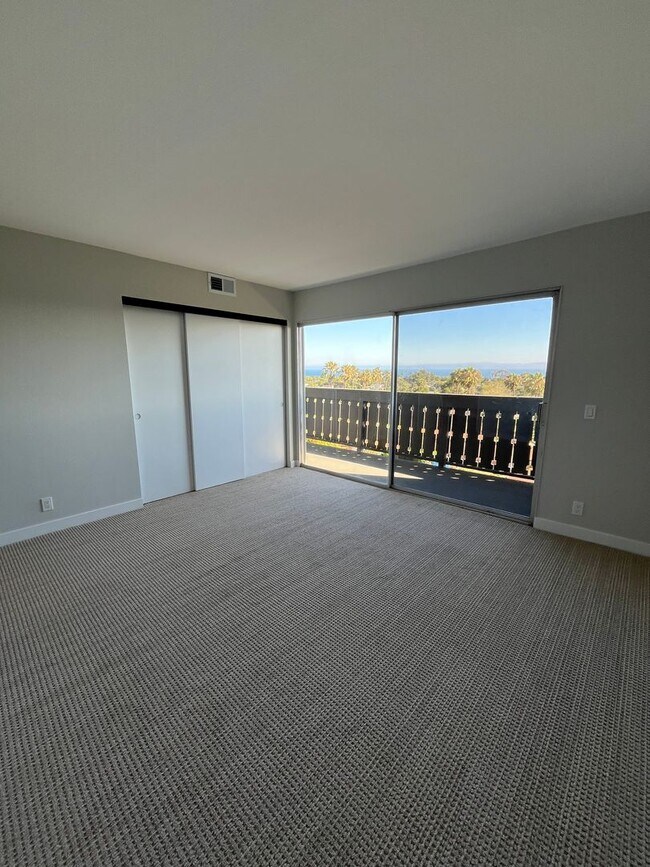 Building Photo - Stunning Views on the Mesa