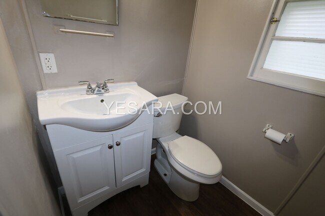 Building Photo - 2911-2911 Market St