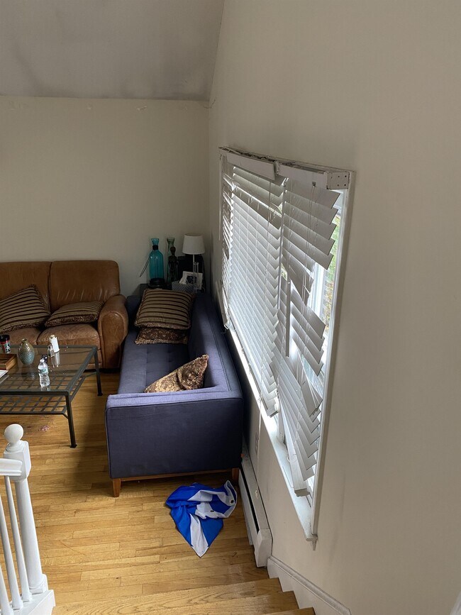 Building Photo - 5 Sunnyside Ave