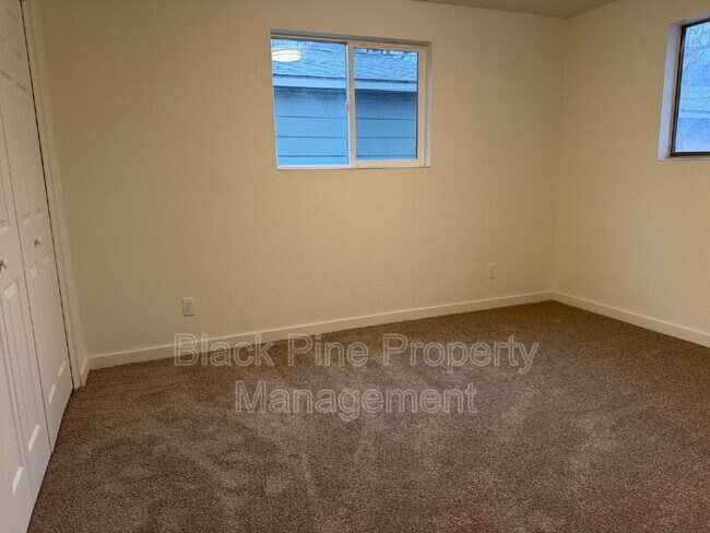 Building Photo - 1939 S Owyhee St