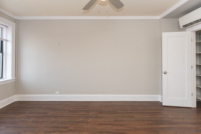 Building Photo - 817 W Lakeside Pl