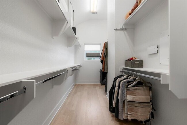 Building Photo - 6008 Florencia Ln