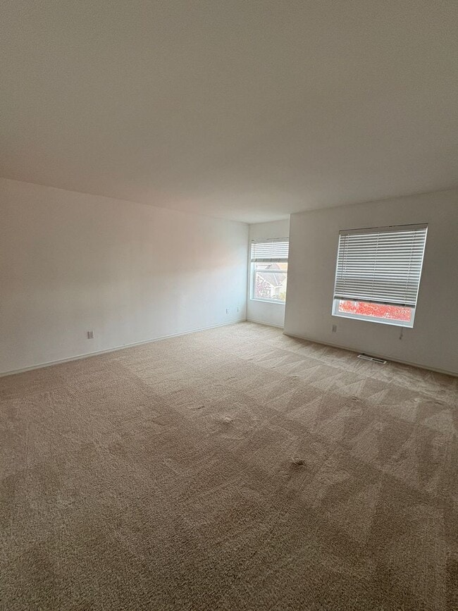 Building Photo - Available now- Beautiful like-new rental i...