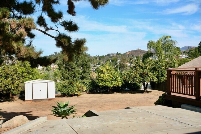Building Photo - Mid-Century Modern 3Br 2Ba on 1/2ac with View!