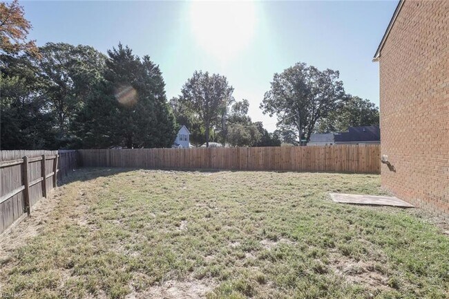 Building Photo - 4755 Old Hickory Rd
