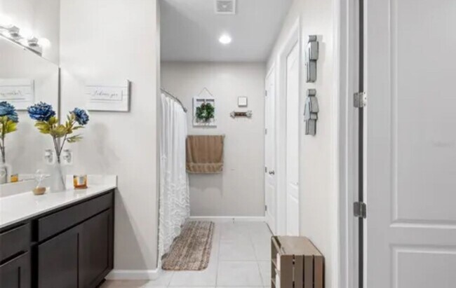 Building Photo - Four bedroom Two bath - Winter Haven
