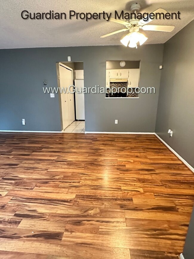 Building Photo - Brooklyn Park End Unit Patio Home, Dishwas...