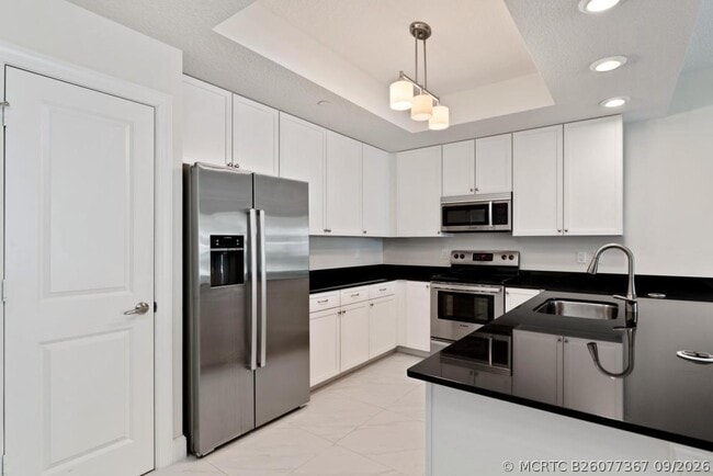 Building Photo - 312 Bay Colony Dr N