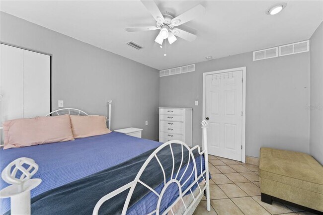 Building Photo - 515 Crystal Beach Ave