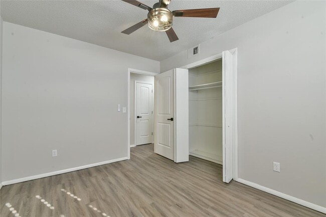 Building Photo - 608 Moraine Ave