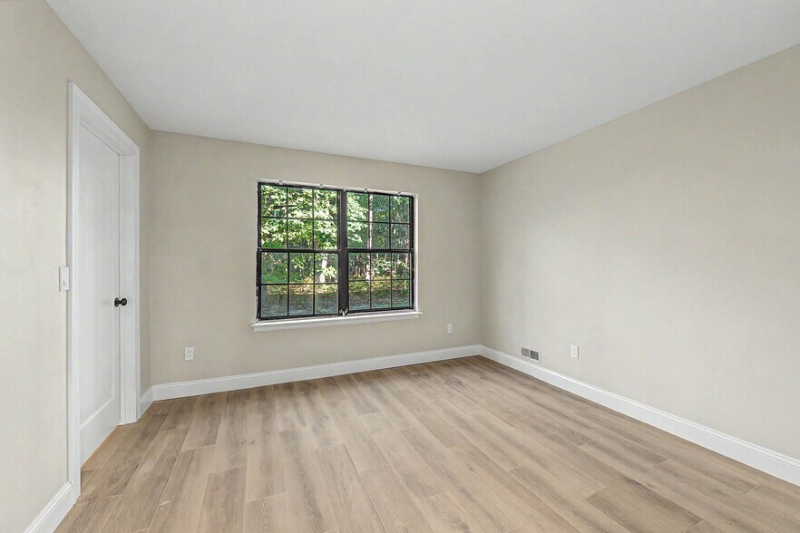 Building Photo - 83 Liberty Ct