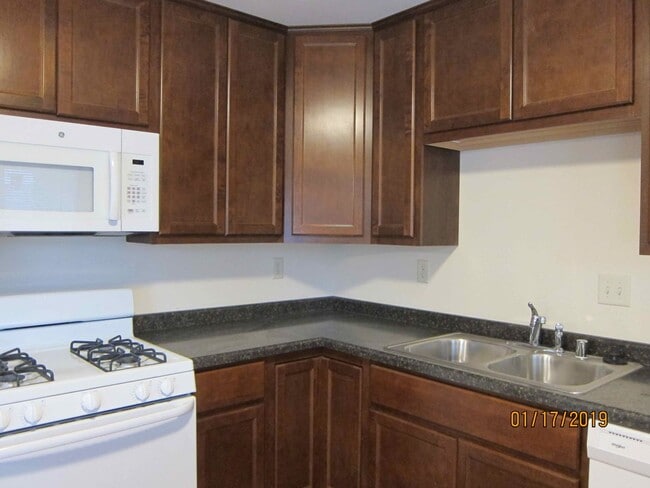 Building Photo - Completely Remodeled 3 Bedroom 3 bath townhome coming for JUNE move in.