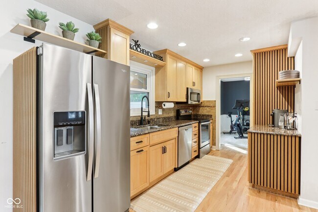 Building Photo - 521 Thornberry Dr