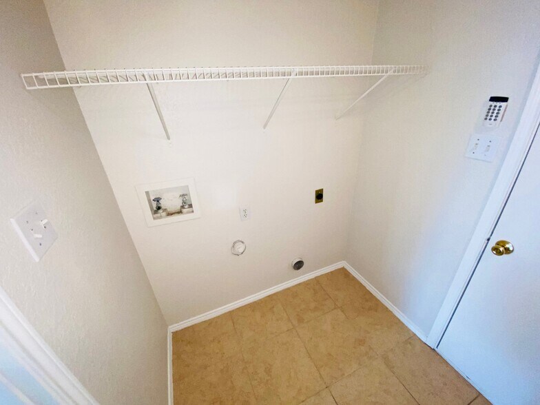 Building Photo - 2918 Hilton Head Dr