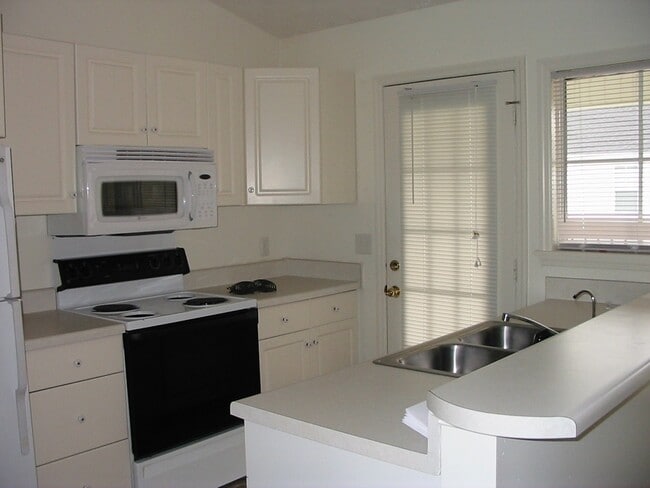 Building Photo - 113 John Ct