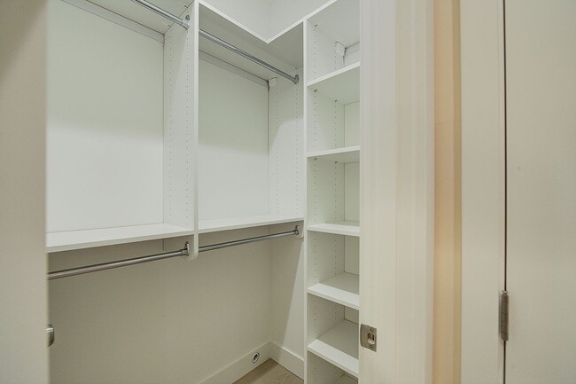 Building Photo - 0Bd/1Ba Seattle Studio