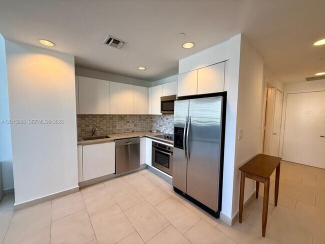 Building Photo - 1050 Brickell Ave