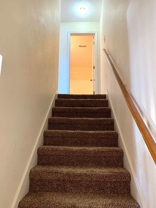 Building Photo - 811 Flyer Ct