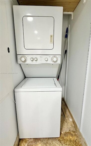 Building Photo - 1060 Brickell Ave