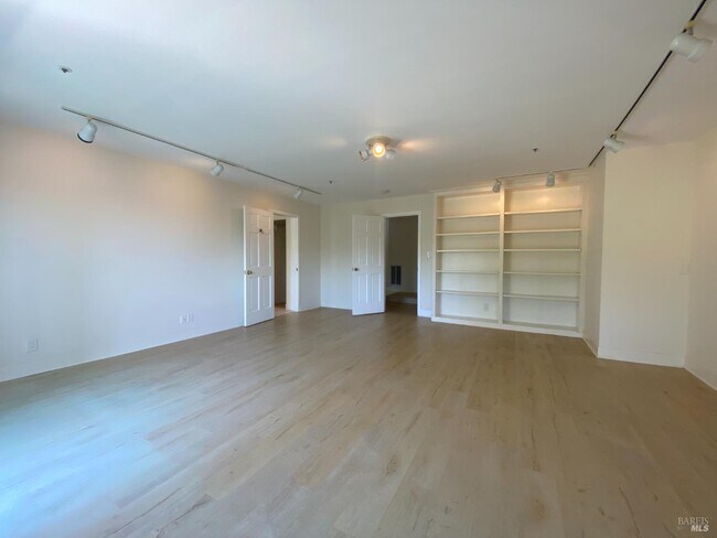 Building Photo - 67 Via Los Altos