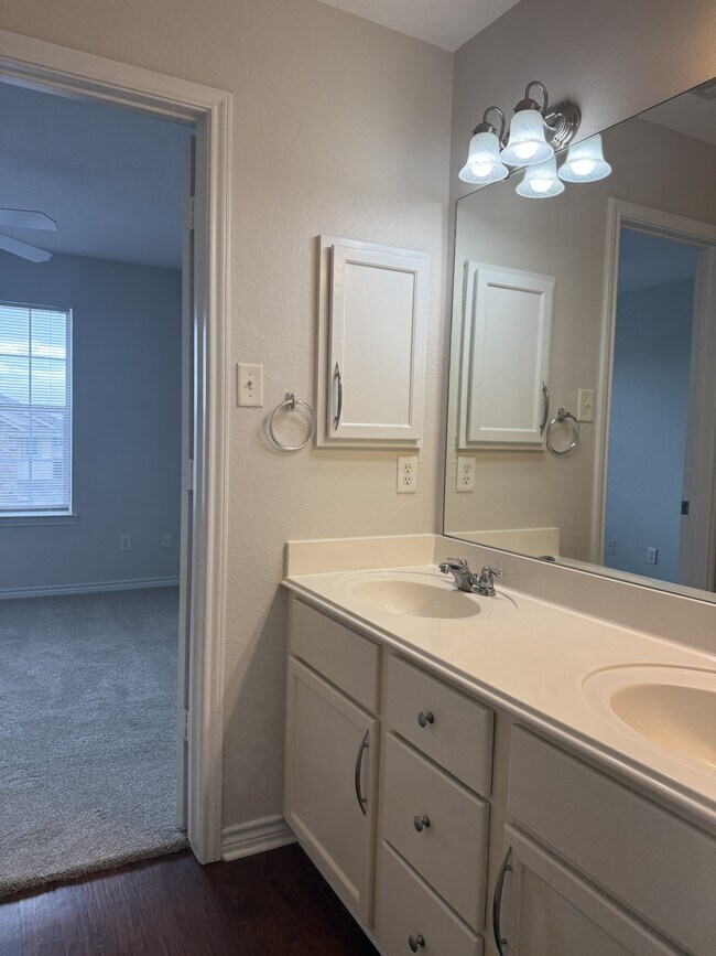 Building Photo - 4039 Southern Trace Dr