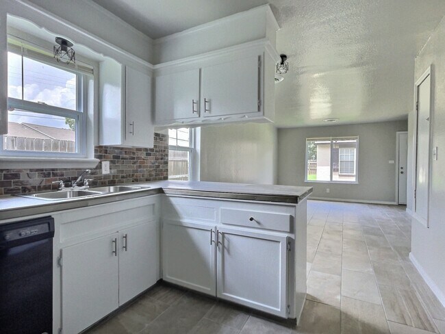 Building Photo - 6116 S Madison Plz