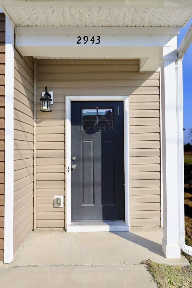 Building Photo - 2943 Old Field Rd