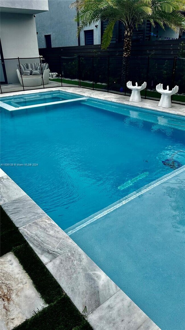 Building Photo - 8865 NW 160th Ter