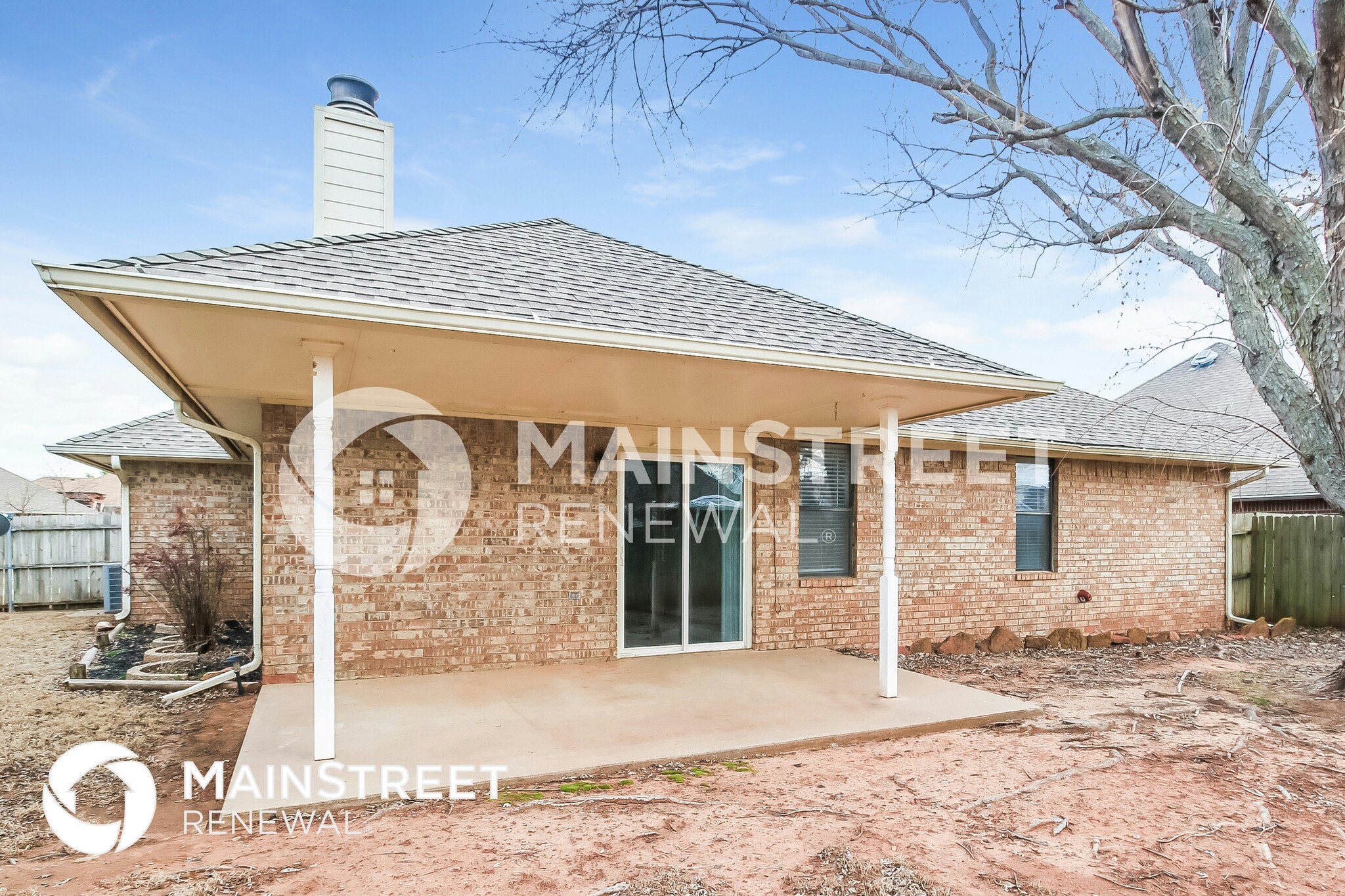 Building Photo - 2425 E Hills Dr