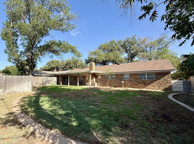 Building Photo - 2507 Camarie Ave