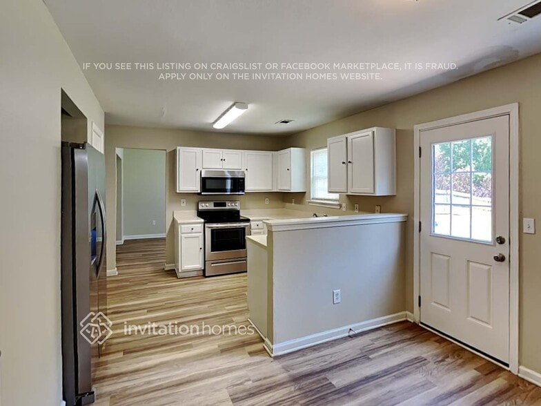 Building Photo - 235 Lakeside Point