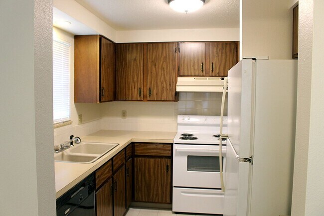 Building Photo - 3645 Butternut Dr