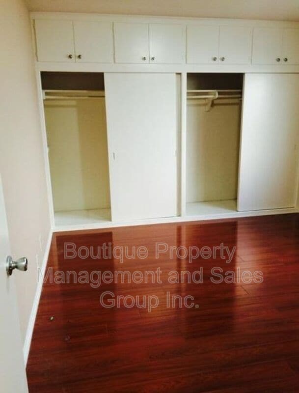 Building Photo - 930 E 1st St