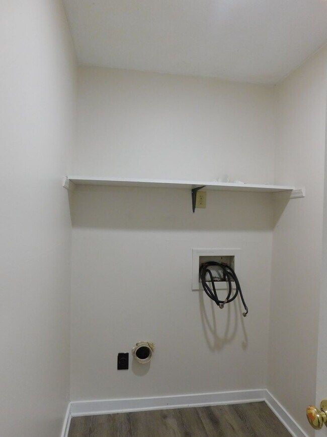 Building Photo - 11 Pillory Cir