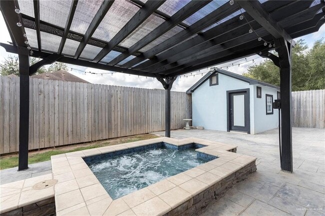 Building Photo - 25 Ebony Ave