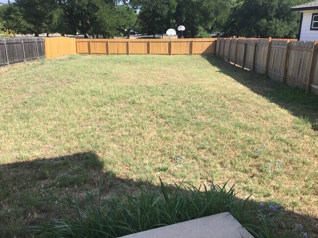 Building Photo - 3500 Banda Ln