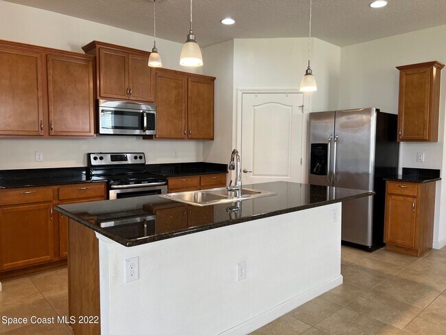 Building Photo - 728 Remington Green Dr SE