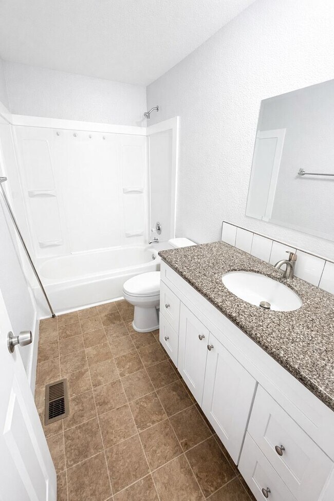 Building Photo - New carpet, kitchen, appliances, paint! Great neighborhood.