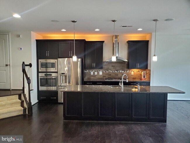 Building Photo - 42318 Benfold Square