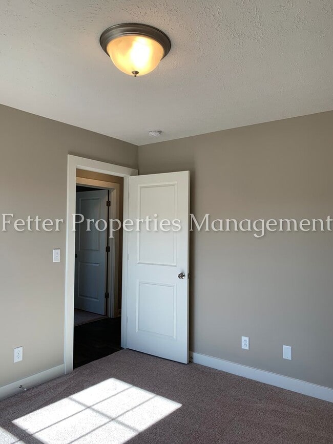 Building Photo - Gorgeous 3 Bedroom Home!