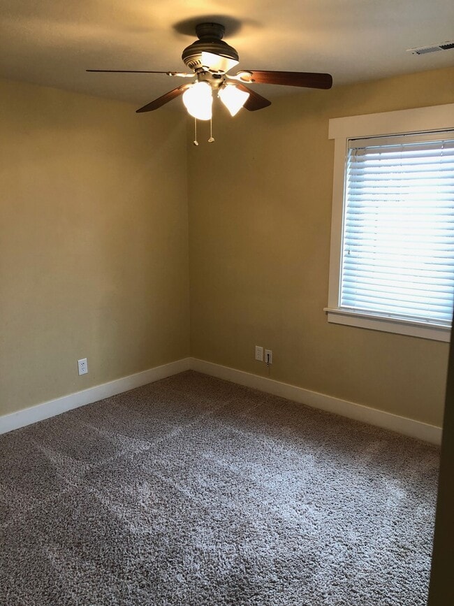 Building Photo - MUST SEE! Beautiful 4 Bedroom/3 Bathroom Home--Near BYU and Peaks Ice Arena