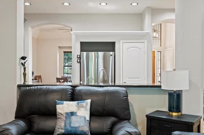 Building Photo - 976 Northampton Dr