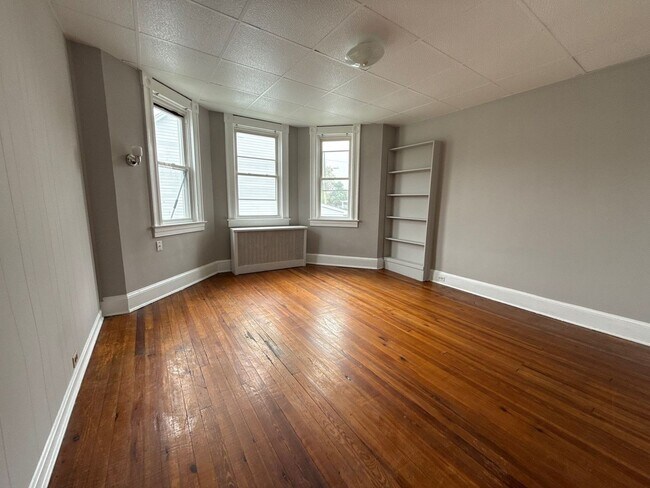 Building Photo - 2604 Hamilton Ave