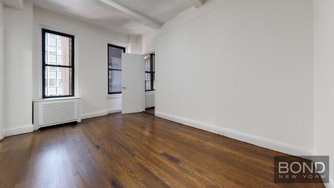 Building Photo - 140 E 46th St