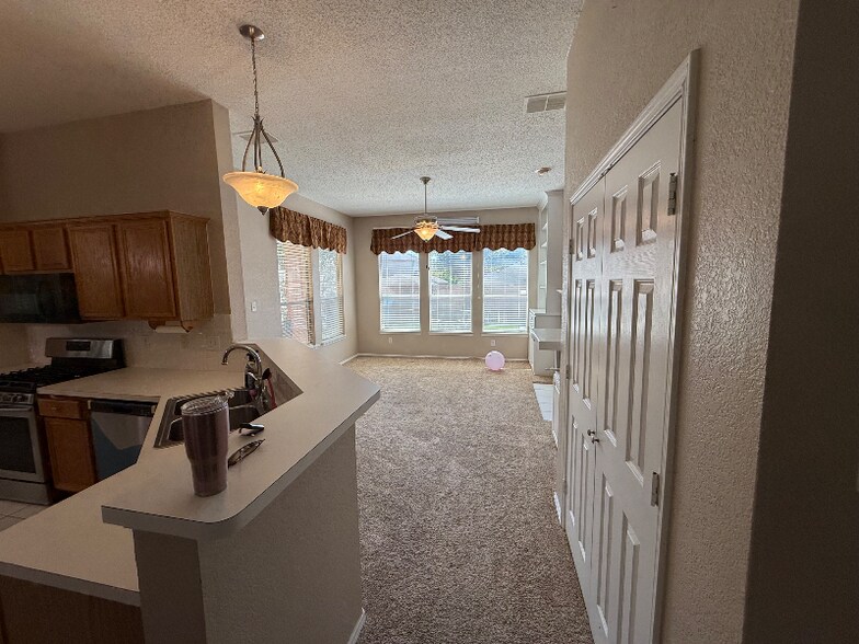 Building Photo - 1022 Dickens Ln