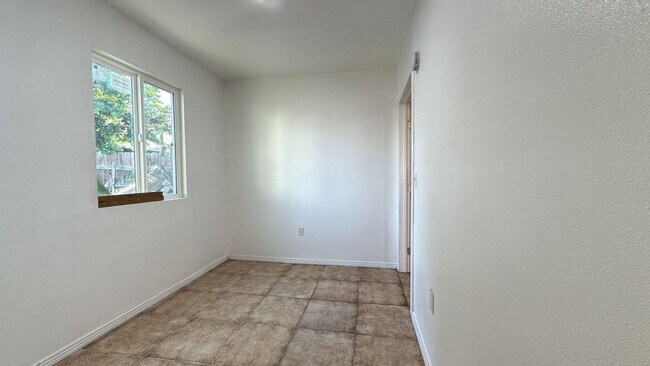 Building Photo - 1496 Belle St