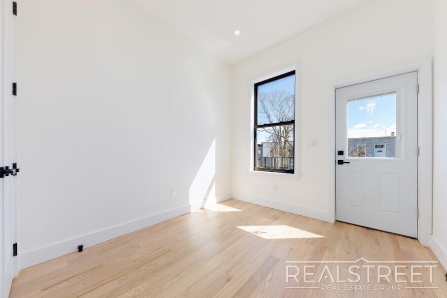 Building Photo - Jefferson